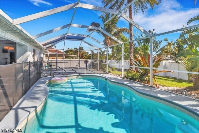 Building Photo - 2026 SW 31st Terrace