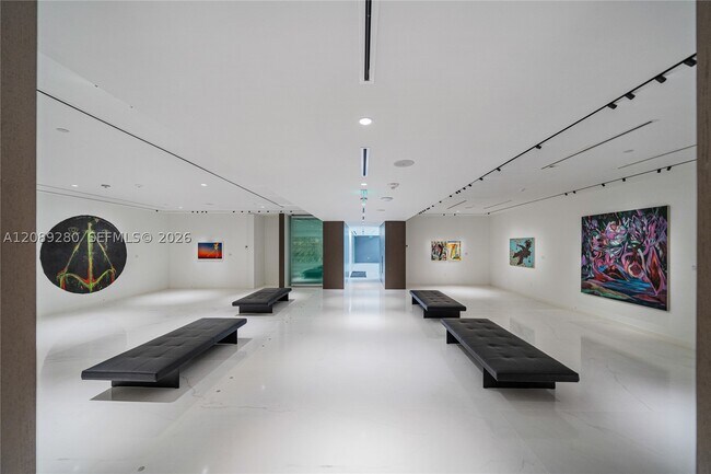 Building Photo - 300 Biscayne Blvd