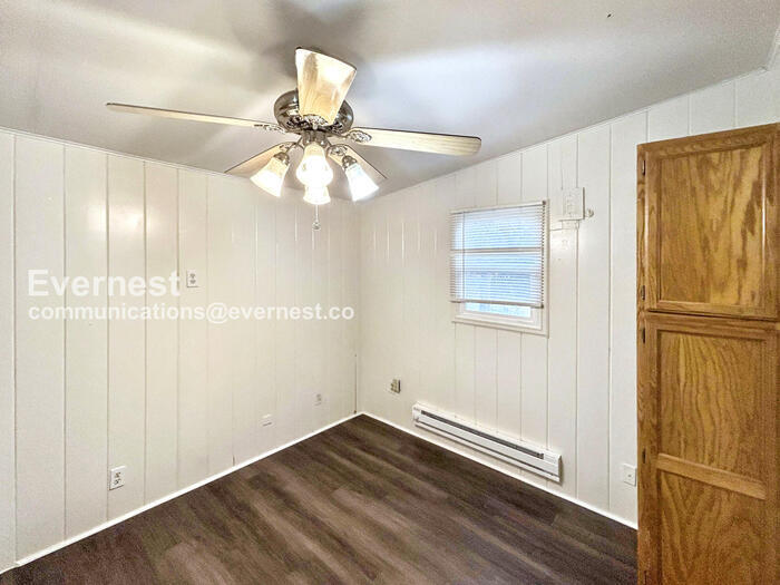 Building Photo - 110 1/2 W Cheyenne Rd