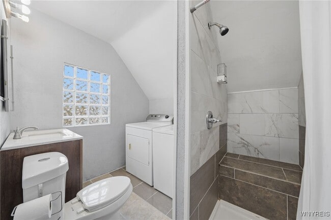 Building Photo - 214 58th St