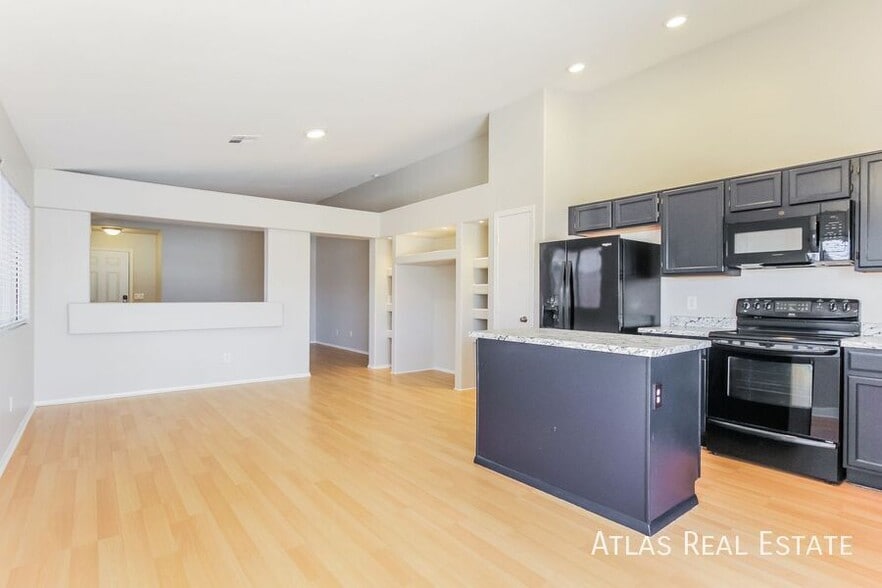 Building Photo - 3106 W Lone Cactus Dr