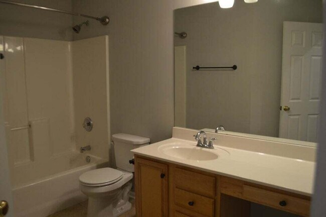 Building Photo - 808 Shakertown Way