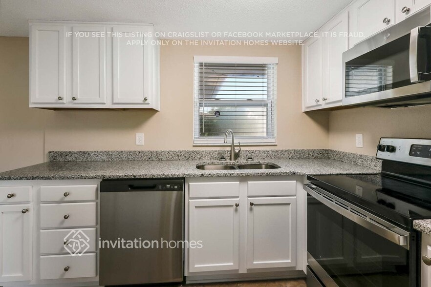 Building Photo - 8018 Pineapple Ln