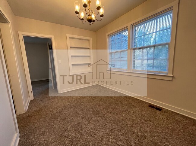 Building Photo - 809 S 11th St