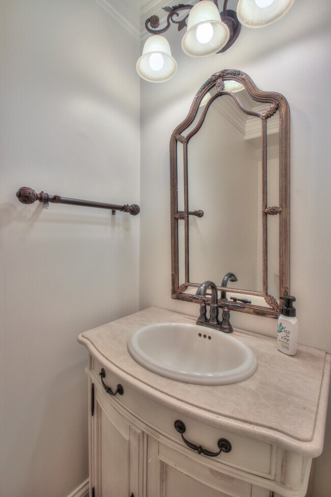 Building Photo - 4335 N Chapel Rd