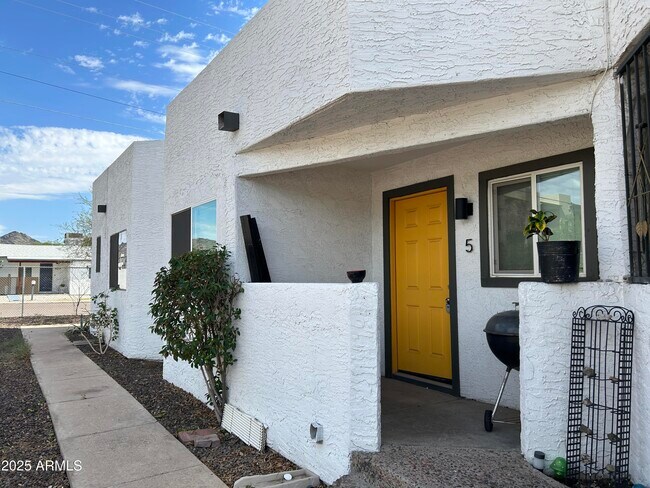 Primary Photo - 9618 N 5th St
