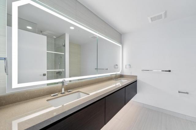 Building Photo - 2 bedroom in Bellevue WA 98004