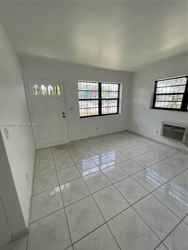 Building Photo - 505 NE 142nd St