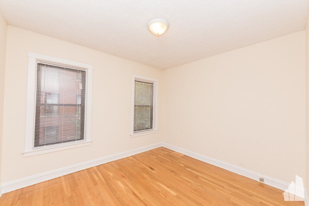 Building Photo - 3750 N Racine Ave