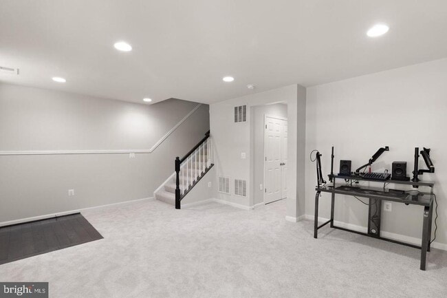Building Photo - 16013 Haygrath Pl
