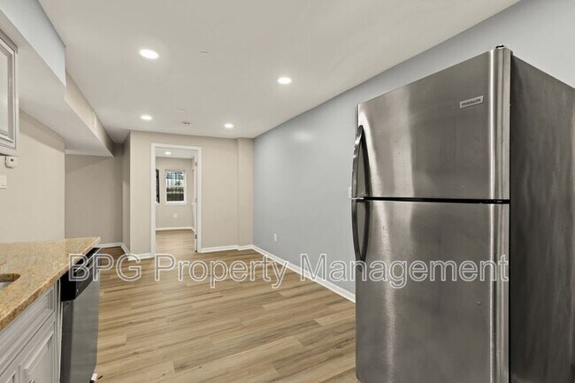 Building Photo - 1033 5th St NE