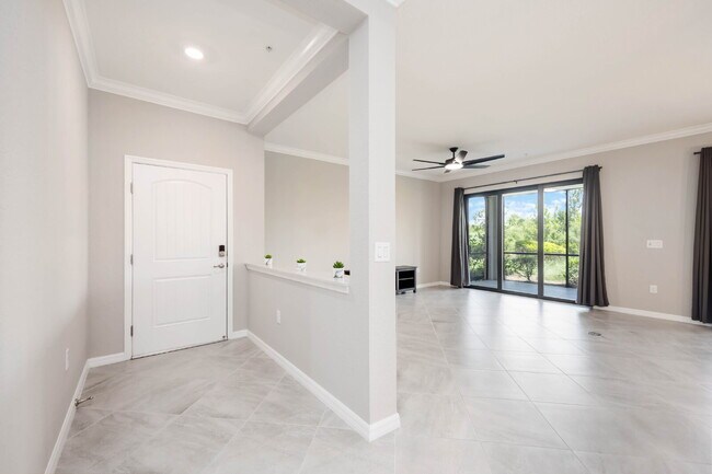 Building Photo - "Spacious 2-Bed, 2-Bath W/Den Condo Retrea...