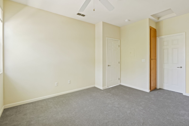 Building Photo - 5201 Laguna Oaks Dr