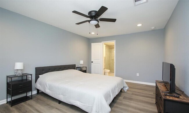 Building Photo - 8103 Marcy Dr