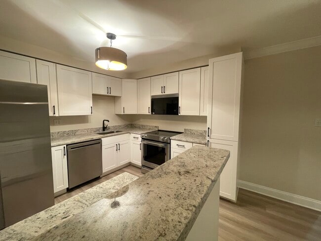 Building Photo - 1761 Aberdeen Cir