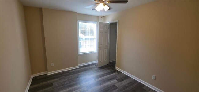 Building Photo - 2655 Westbury Ct