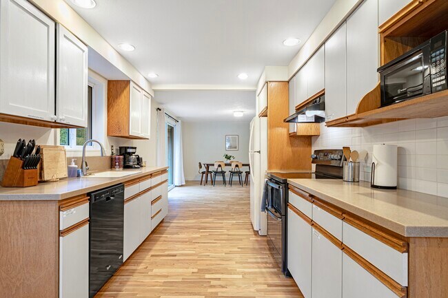 Building Photo - 11641 204th Ave NE