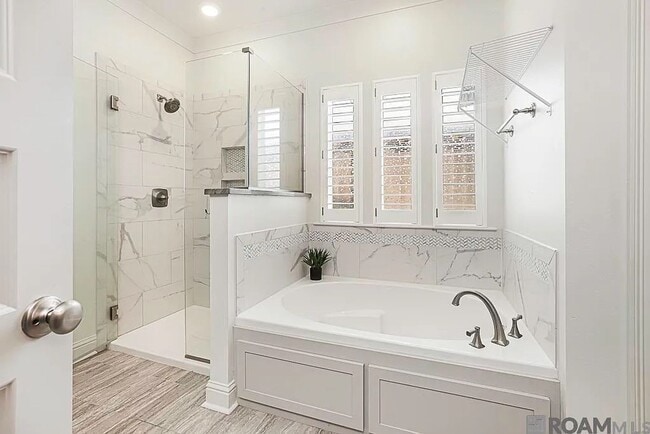 Building Photo - 4 Bedroom Home in Cheval Point Subdivision