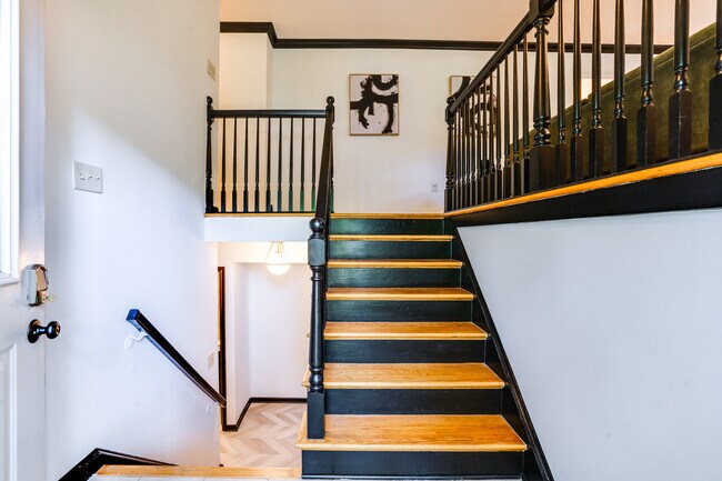 Foyer - 15012 Olddale Rd