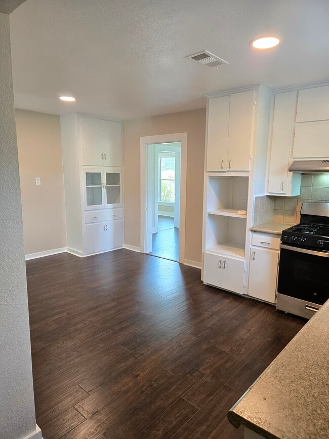 Building Photo - 1129 Walnut St