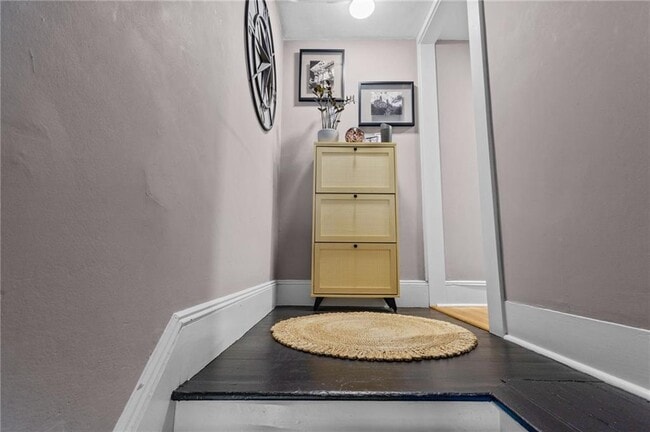 Building Photo - 86 Rochambeau Ave