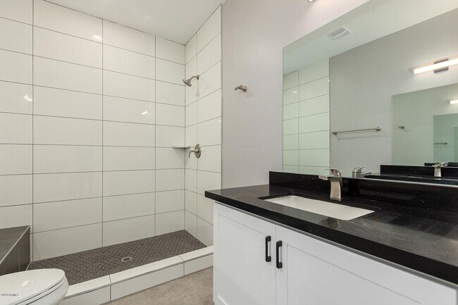 Building Photo - 2336 E Harvard St