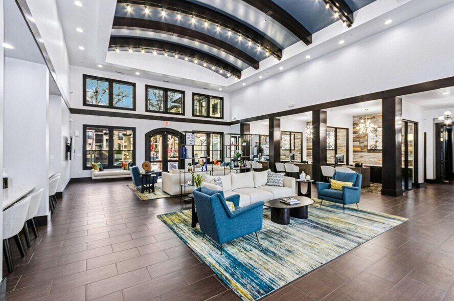 Building Photo - 6401 Escena Blvd