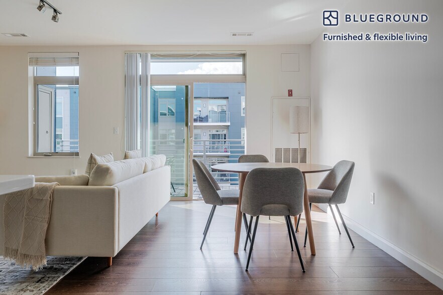 Building Photo - 36 River St