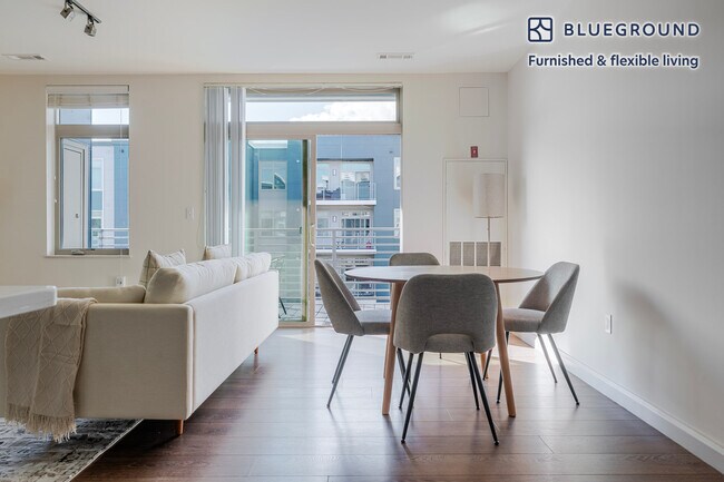 Building Photo - 36 River St