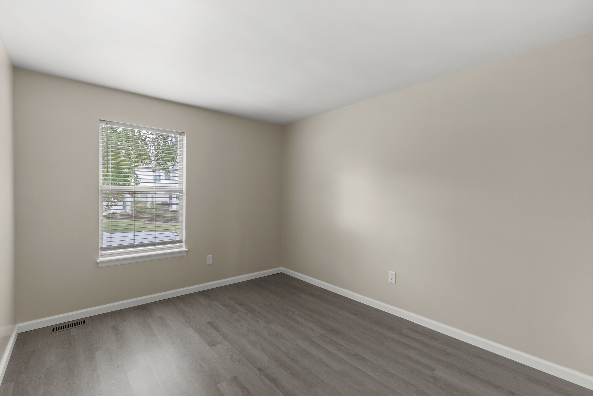 Building Photo - 245 Westridge Parc Ln