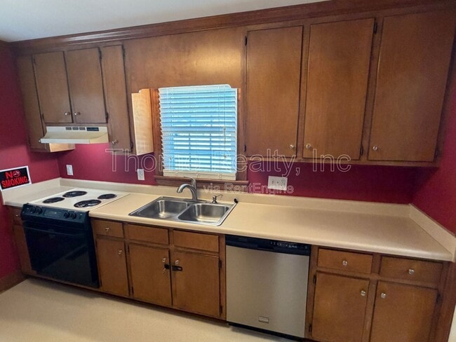 Building Photo - 300 Windermere Cir