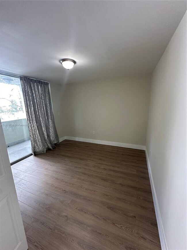 Building Photo - 10090 NW 80th Ct