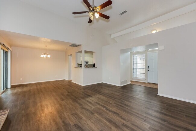 Building Photo - 2208 Gladstone Dr