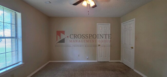 Building Photo - Spacious and Stunning 3 Bedroom 2 Bath Home in Longview!