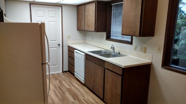 Building Photo - 309/311 Baker St Duplex