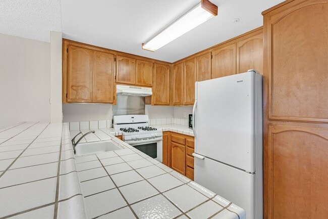 Building Photo - Fabulous condo at the Saddleback complex