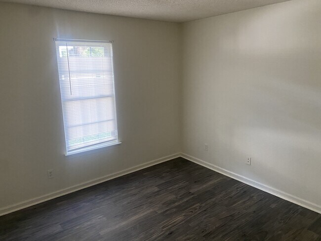 Building Photo - 1309 Waverly Ave