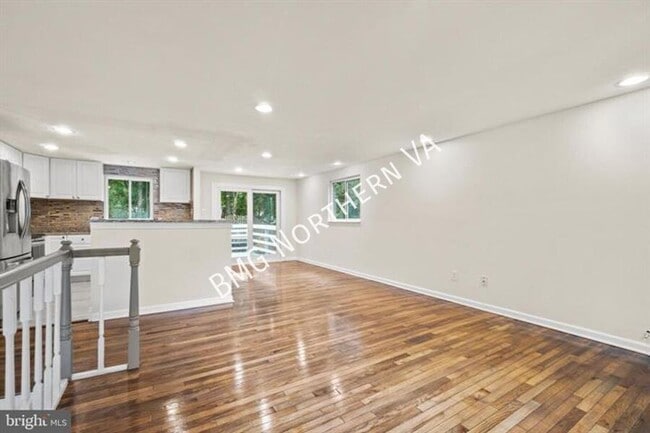 Building Photo - 8461 Yellow Leaf Ct