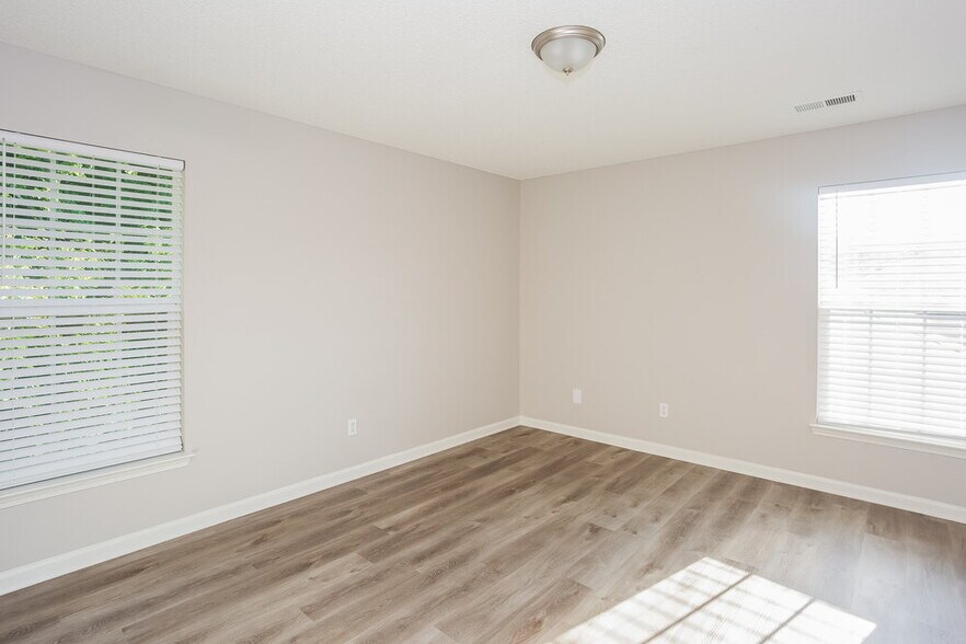 Building Photo - 3042 Willamette Valley Dr