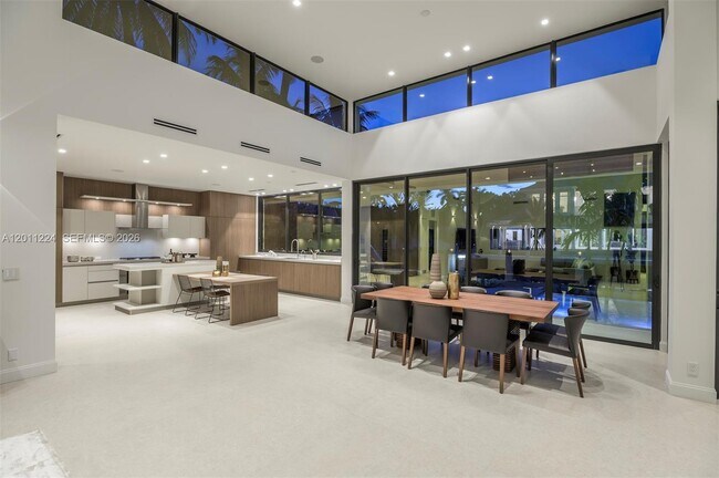 Building Photo - 401 Royal Plaza Dr