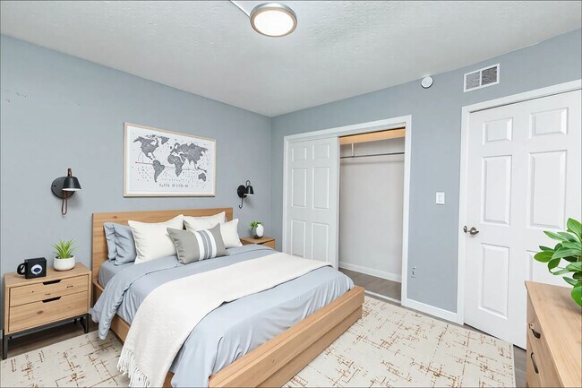 Building Photo - Renovated 2-Bedroom with 2 Bathrooms + Pri...