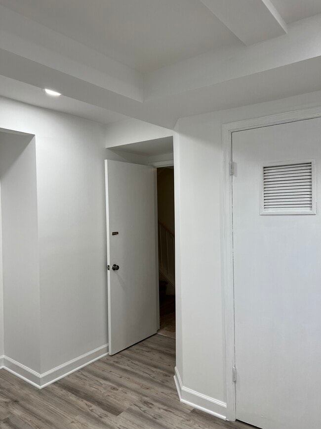 Building Photo - 7950 Inverness Ridge Rd