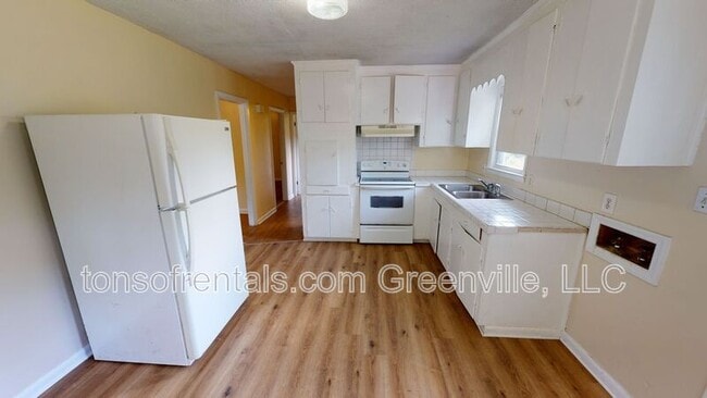 Building Photo - 1427 Grant Cir