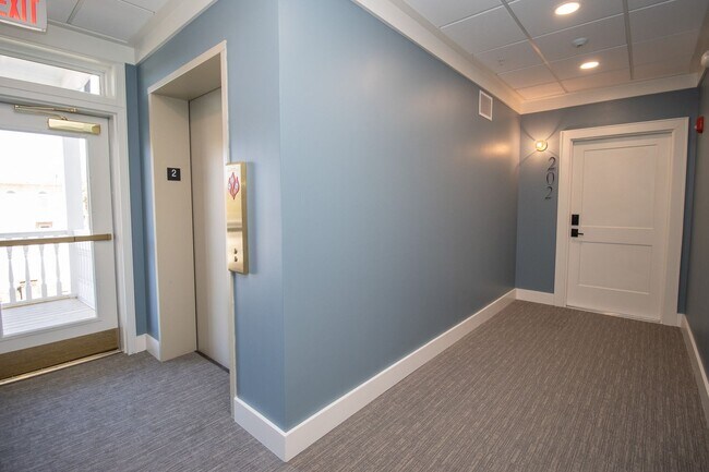 Building Photo - Sophisticated Downtown Living with Histori...