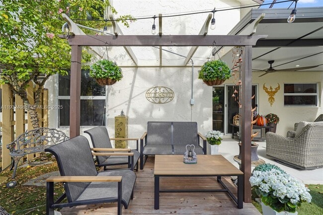 Building Photo - 10310 NW 5th Terrace