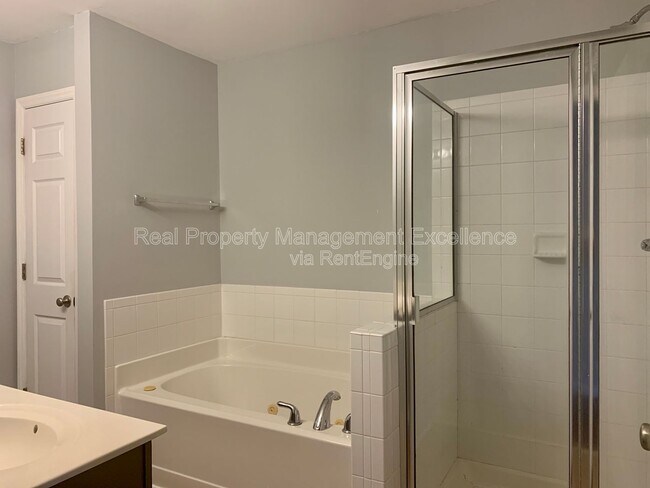 Building Photo - 330 Gilman Ln