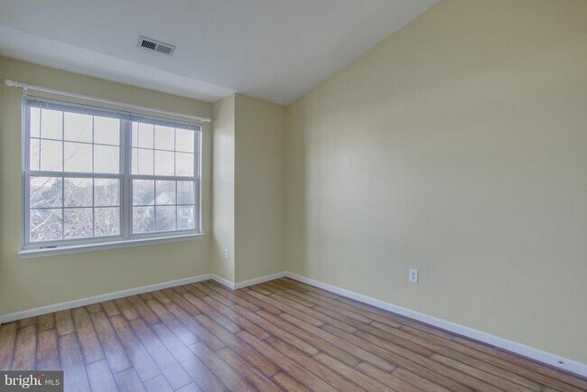 Building Photo - 6042 Blue Point Ct