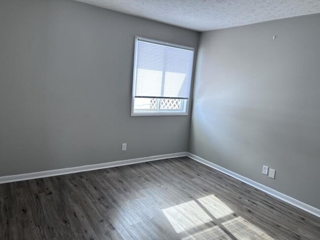 Building Photo - 947 W McKay Rd