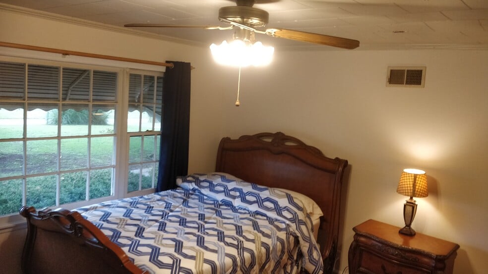 Building Photo - 11727 Harrisburg Rd