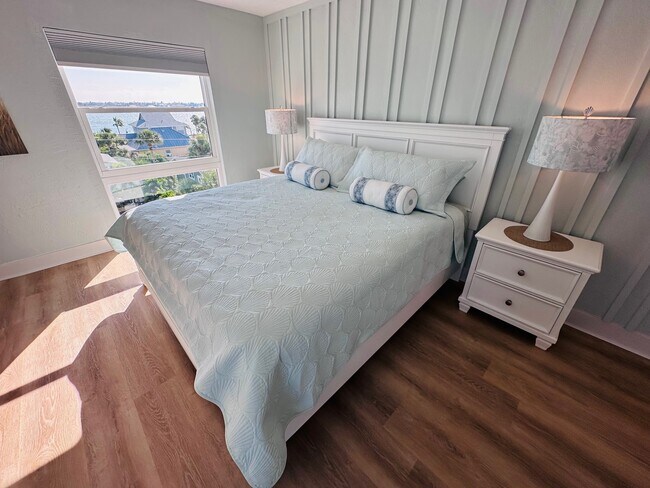 Building Photo - 555 Gulf Way